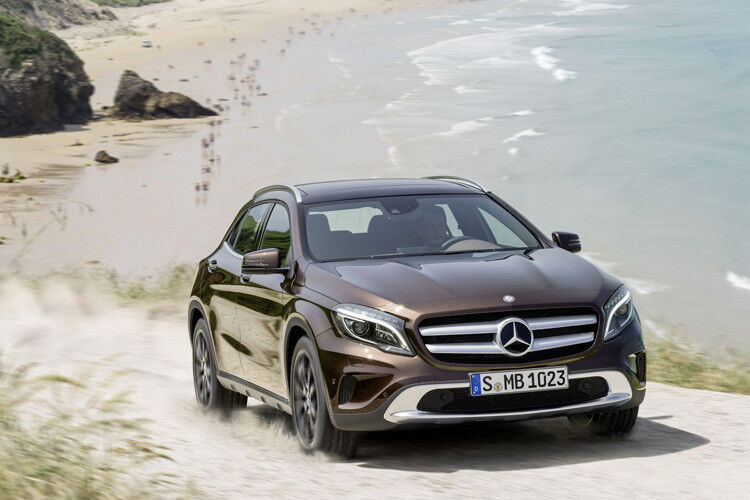 Der GLA gibt sich auf den ersten Blick als Mercedes zu erkennen, vollbringt gleichzeitig das Kunststück, erfrischend neu und modern dazustehen. (Foto: Daimler)