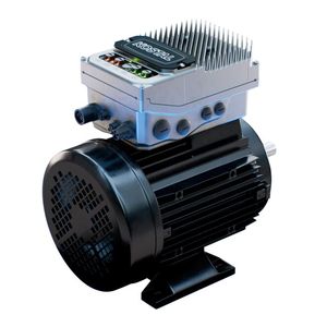 Durch die motormontierte Bauform entfallen lange Motorkabel und aufwendige Schaltschrankinstallationen.(Bild:  Kostal)