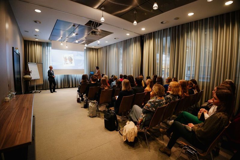 Zeit für Praxis: Andrea Hammerschick & Silke Pütz (Computacenter) sprachen in ihrer (W)Inspiration Session über Networking, Sichtbarkeit und Communitys in IT-Unternehmen. (Bild: Manuell Emme Fotografie)
