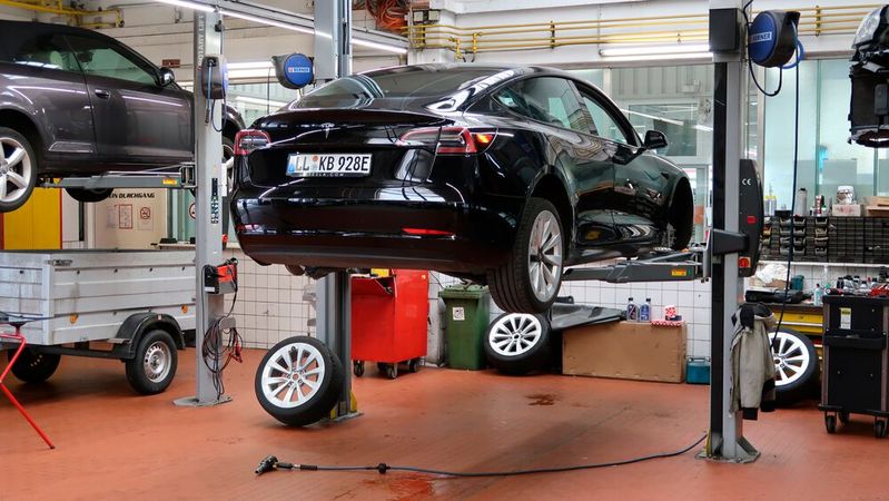 Lediglich ein Drittel der befragten BEV-Fahrer erhält Angebote für Ersatzreifen vom Autohaus oder von der Werkstatt.(Bild:  Diehl – VCG)