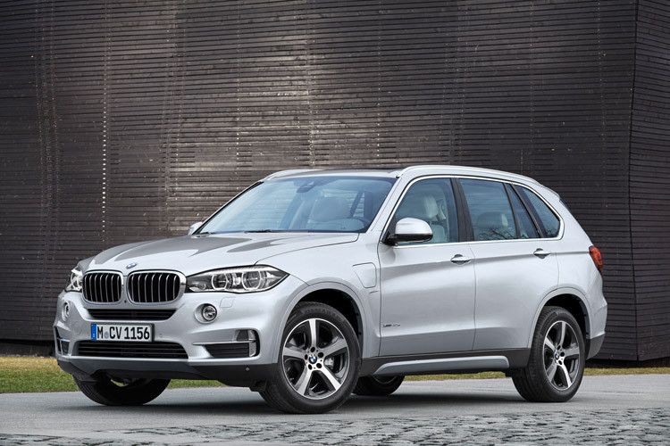 Noch in diesem Jahr kommt der BMW X5 xDrive40e auf den Markt. Das elektrifizierte Oberklasse-SUV soll 3,3 Liter Benzin pro 100 Kilometer verbrauchen. (Bild: BMW)