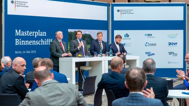 Das Bundesministerium für Verkehr und digitale Infrastruktur stellt den Masterplan Binnenschifffahrt vor. (BMVI)