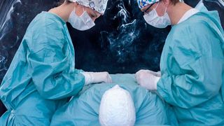 Damit sich eine Wunde nicht infiziert, ist es wichtig, dass die Luft über dem Operationsfeld keimfrei ist. (HRI)