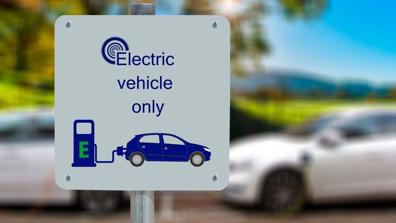 Eine funktionierende, breit verfügbare Ladeinfrastruktur ist Voraussetzung für eine breite Akzeptanz der Elektromobilität.(Bild:  gemeinfrei /  Pixabay)