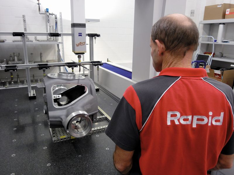 Qualitätskontrolle komplexer Gussteile. (Bild: Rapid Technic)