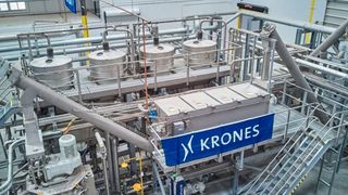 Die Krones AG blickt auf das 1. Quartal 2024 zurück. Was der Abfüll- und Verpackungsmaschinenbauer da sieht, stimmt zufrieden, wie die dpa jetzt erfahren hat ...  (Bild: Krones)