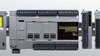 Die Steuerungen der Serie FC6A von Apem/Idec bilden eine modulare Plattform für zentrale und dezentrale Automatisierungsaufgaben. Digitale und analoge Erweiterungsmodule werden über seitliche Steckverbinder zu einem durchgehenden I/O-Rack verbunden. (Bild: APEM/IDEC)