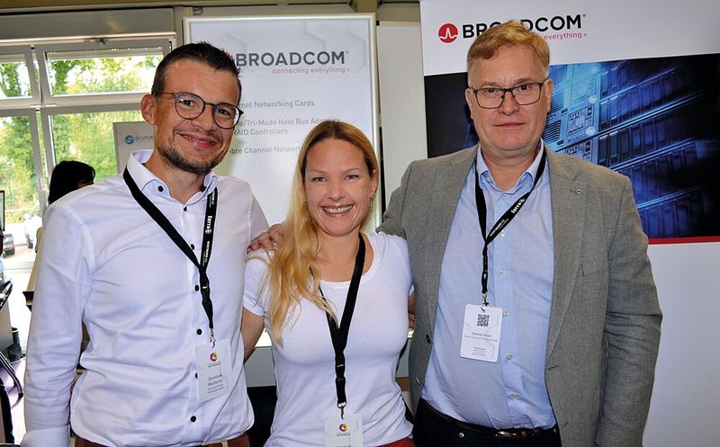 Dominik Mutterer (Broadcom), Hannah Lamotte (IT-Business) und Dietmar Hinze (Broadcom) (Bild: Michael Hase)