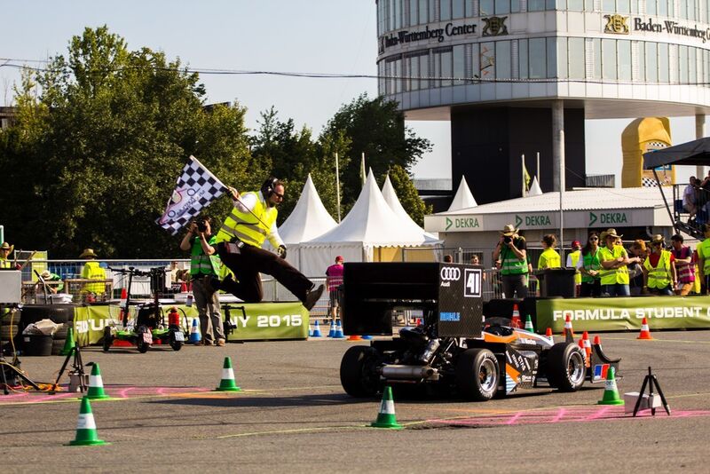 Bereits seit 10 Jahren kämpfen Studententeams aus aller Welt am Hockenheimring bei Formula Student Germany mit ihren selbstkonstruierten Rennboliden um den Sieg. (Formula Student Germany/ Botzkowski)