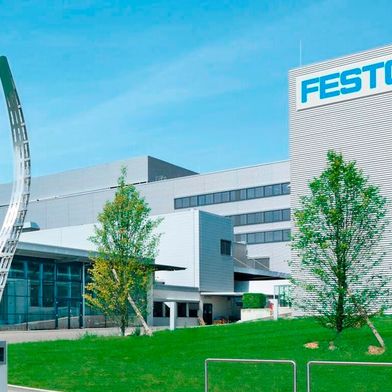 Im Rahmen des Hannover-Messe-Auftritts hat Festo auch über die Zahlen für 2025 geredet. Wie es leider heißt, ist der Umsatz erneut gesunken. Aber man richtet den Blick jetzt strategisch gesehen, neu in die Zukunft ... (Bild: Festo)