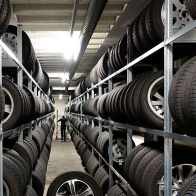 Das Bundeskartellamt verfolgt derzeit Verstöße gegen die Preissetzungsfreiheit im Reifenmarkt. (Bild: Rosenow/»kfz-betrieb«)