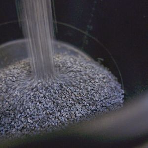 Consisting of 40 percent fibres and 60 percent recycled polypropylene plastic, the substance was heated and injection moulded into the shape of the selected part.(Source:  Ford)