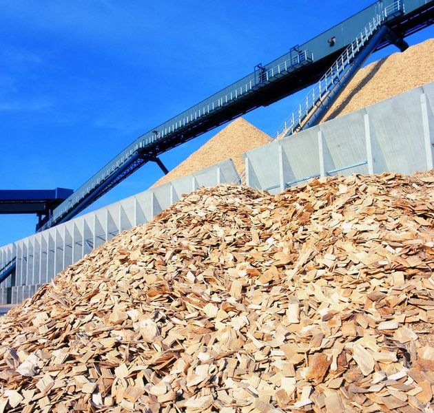 Ein äußerst anspruchsvoller Prozess ist das Bleichen des Zellstoffs in der Papierherstellung (im Bild ein Zellstofflager). Der pH-Wert ist bei diesem Verfahren ein wichtiger Qualitätsparameter im Filtrat der Peroxid-Bleiche.  (Bild: Endress+Hauser)