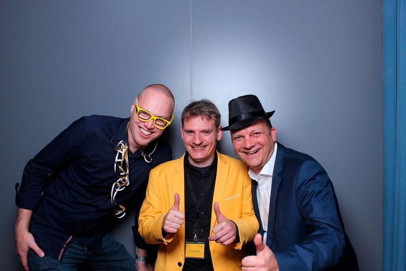 (v. l.) Stefan Henningsen (SYS-IT), Sebastian Hinz (Reiner SCT) und Martin Rademacher (Systeam) (Bild: REINER SCT)