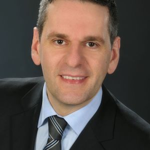 Patrick Schwarzkopf, Geschäftsführer des VDMA Robotik + Automation: „Im laufenden Jahr rechnen wir mit einem Umsatzplus von 5 %. Unter diesen positiven Vorzeichen treibt die Branche Entwicklungen wie die Mensch-Maschine-Kollaboration, mobile Robotik und Industrie 4.0 mit Nachdruck voran.“