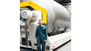 Mit einem maximalen Chargenvolumen von 25.000 Litern und einem Chargengewicht von ca. 20 Tonnen ist der L25000 von Lindor der größte Trommelmischer der Branche. (Bild: Lindor)