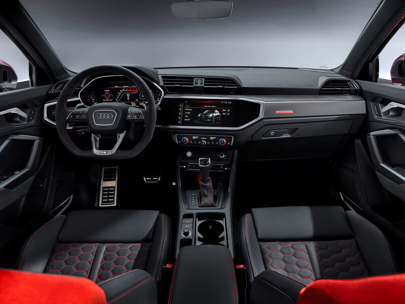 Im Innenraum trimmten die Spezialisten von Audi Sport das Cockpit gezielt in Richtung Vorlieben der RS-Kundschaft. (Audi)