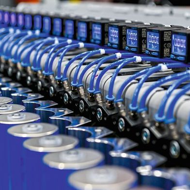 BMWs zylindrische  Lithium-Ionen-Zellen der sechsten Generation. (Bild: BMW)