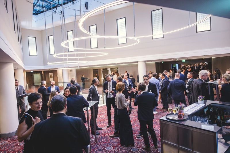 Das Foyer hat sich gefüllt ... (© Offenblen.de)