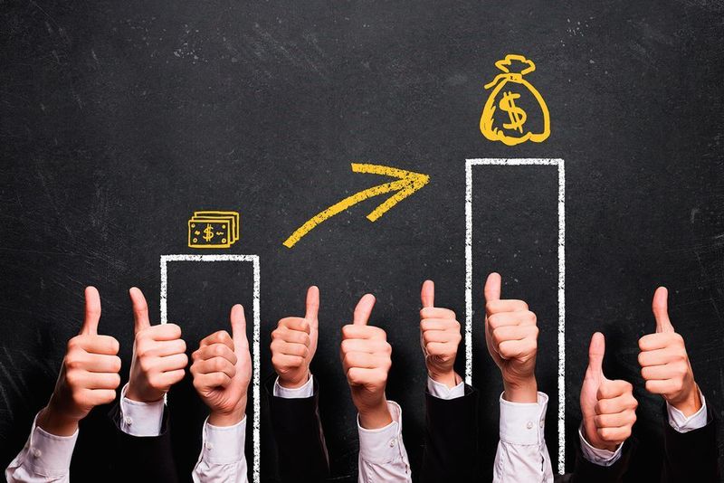 Stepstone hat fünf Faktoren identifiziert, die das Gehalt beeinflussen: Branche, Region, Unternehmensgröße, Qualifikation und Arbeitgeberwechsel. (©fotogestoeber - stock.adobe.com)