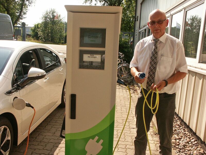 ecp Ladestationen hat gemeinsam mit den Entwicklungspartnern Hartmann Elektrotechnik und Wago innerhalb eines Jahres die dritte Generation ihrer Ladesäule fertig gestellt. (Bilder: Wago)