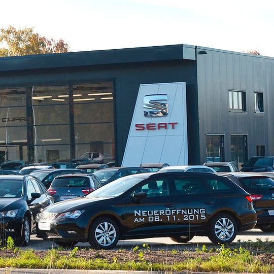 In Senden hat der Seat-Händler Heinz Krälemann einen Neubau für das spanische Fabrikat errichtet.(Foto:  Seat)