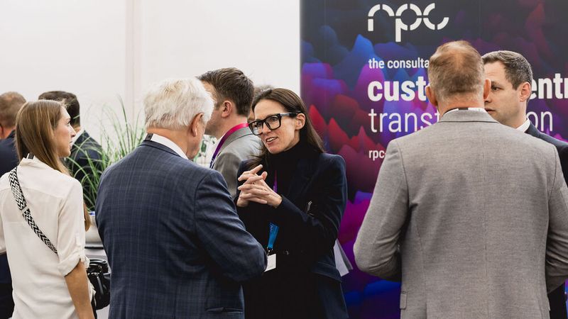 Die Automotive Business Days sind auch die ideale Bühne, um sich markenübergreifend mit Händlerkollegen auszutaschen. (Stefan Bausewein)