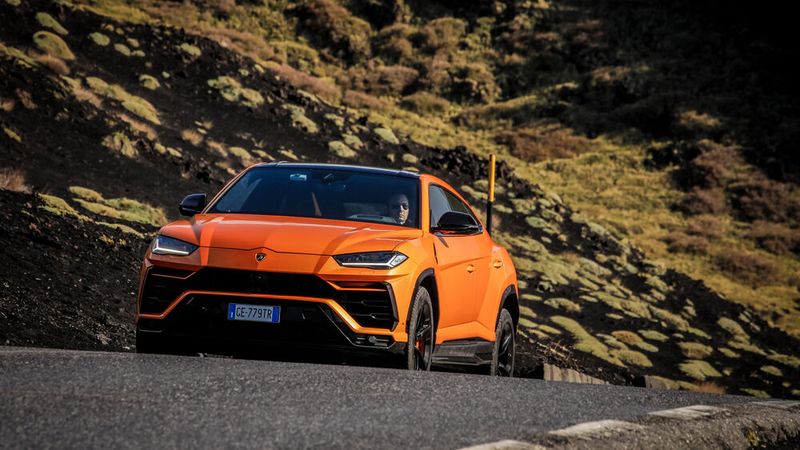 „Unlock any road“ lautet das Motto des geländetauglichen Italieners aus Sant’Agata Bolognese, der bereits über 15.000-mal verkauft wurde. (Bild: WOLFANGO.IT / Lamborghini)