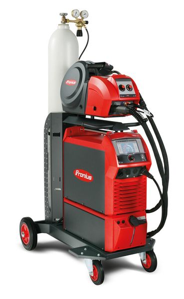 Die TPS/i erlaubt es Rosenbauer, besonders wirtschaftlich zu fertigen. Die neue MIG/MAG-Schweißplattform von Fronius trägt so dazu bei, dass der Spezialist für Feuerwehrtechnik die Produktion mit hoher Fertigungstiefe auch langfristig in Österreich aufrechterhalten kann. (Bild: Fronius)