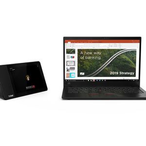 Wenn das Lenovo Thinksmart View für die Kommunikation mit Microsoft Teams am Arbeitsplatz  genutzt wird, bleibt das Notebook für andere Aufgaben frei. Beide Geräte werden über Bluetooth gekoppelt.