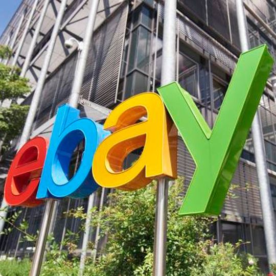 Das Oberlandesgericht Frankfurt hat den Ebay-Verkäufer davor bewahrt, dass er seinen BMW im Wert von mindestens 12.000 Euro für nur einen Euro herausgeben muss.(Foto:  Ebay)