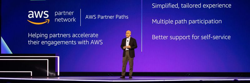 Doug Yeum, scheidender Head of Worldwide Channels & Alliances, stellte die AWS Partner Paths auf der re:Invent 2021 vor. Doug Yeum, scheidender Head of Worldwide Channels & Alliances, stellte die AWS Partner Paths auf der re:Invent 2021 vor.