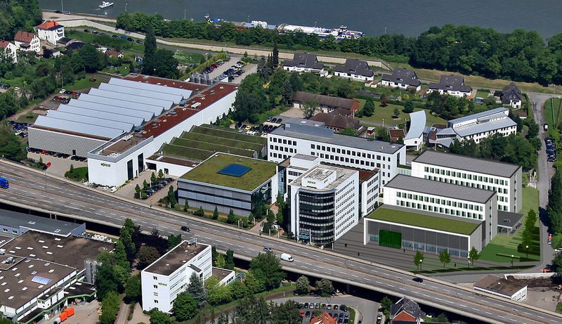 Die Grafik zeigt die offen gestaltete Empfangshalle des neuen Kunden- und Schulungszentrums in Minden. Die Fertigstellung ist für Herbst 2015 geplant. (Wago)