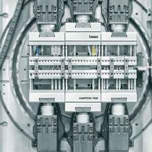Detailansicht des neuen  Leantool-Folgeverbund auf Servo-Stanzbiegeautomat GRM-NC.