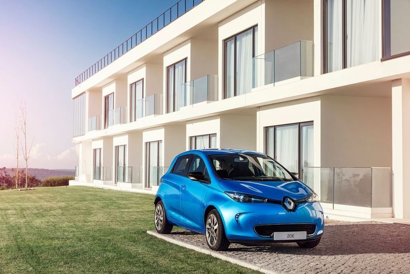 Ohne Akku-Kauf (dann muss der Stromspeicher gemietet werden) stehen noch immer 24.900 Euro auf der Rechnung für den 68 kW/92 PS starken Kleinwagen. (Renault)