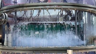 Strömungsuntersuchungen mit dem HZDR-Feldsensor in der TUM-Versuchskolonne (Bild: Felicitas Engel/ TUM)