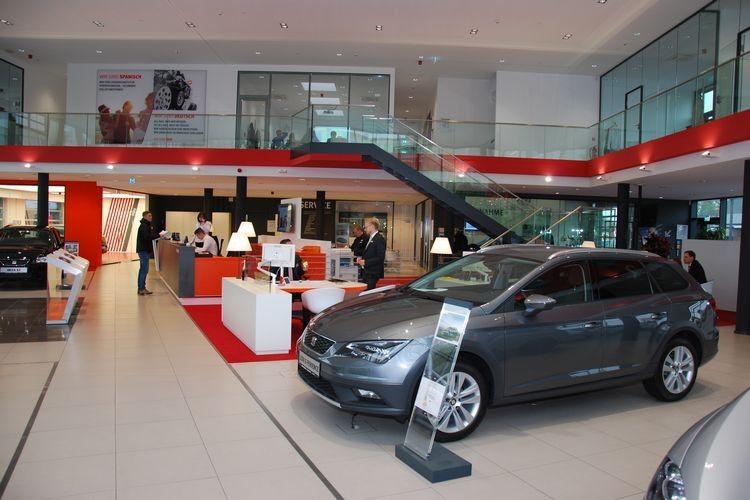 Die durchgehende Achse vom Eingang zur Auslieferungshalle bestimmt alle Abläufe. (Foto: Holz)