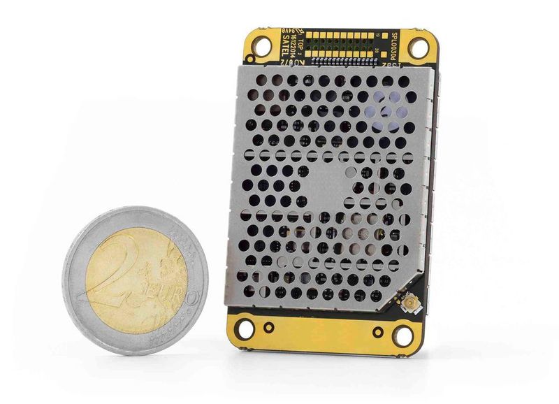 Mit seinen kompakten Maßen 56 x 36 x 6 mm ist das TR4 der kleinste UHF-Transceiver seiner Klasse und lässt sich leicht integrieren. (Bild: Satel)