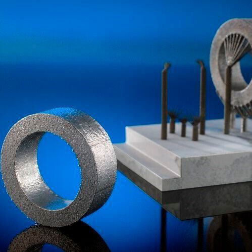 EMO Hannover will give 3D printing in metal a lot of space in the fall of 2023, they say. Fraunhofer-ILT, which has manufactured these components for the automotive sector as part of the Idam project, will be there. Here more about the background of this and another project.
