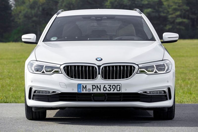 BMW wartet mit einem ganzen Arsenal an Assistenzsystemen auf. (BMW)