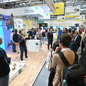 Anwendung im Fokus: Guided Tours und Präsentationen zeigen, wie Quantentechnologien in unterschiedlichen Branchen eingesetzt werden können.(Bild:  Landesmesse Stuttgart GmbH & Co. KG)