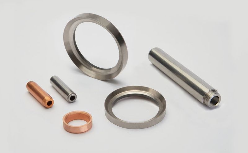Die serienreifen High Thermal Conductivity (HTC) Materialien und die Beschichtung mit Thermal Interface Material (TIM) können die Temperaturen am Ventilteller um bis zu 70 °C reduzieren. (Federal-Mogul)