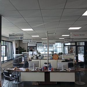 Aber selbst dort sitzen die Serviceberater recht gedrängt. (Bild:  Rosenow – »kfz-betrieb«)