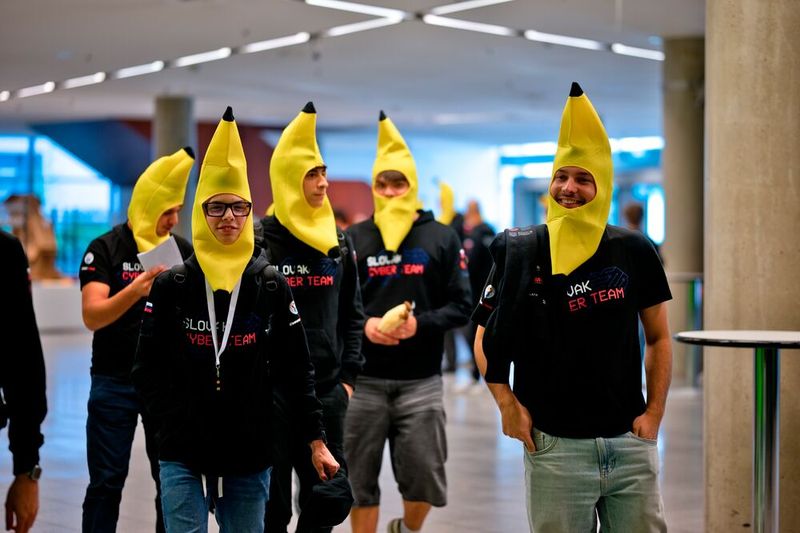 Für Teamgefühl sorgen die Teilnehmenden unter anderem mit einheitlichen Outfits. (Bild: Bochum Wirtschaftsentwicklung | Donna & der Blitz)