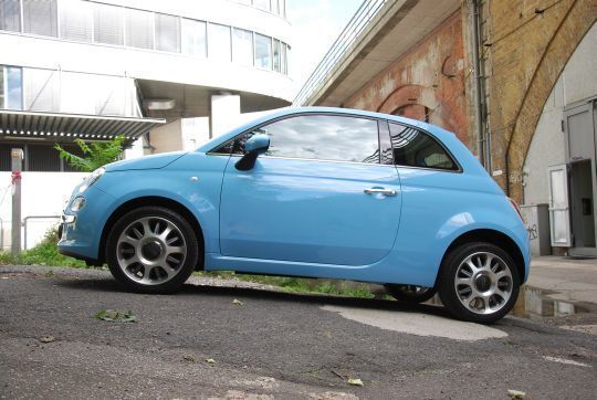Zwischen Tradition und Moderne: Wer nur das Retrodesign des Fiat 500 sieht, der verkennt, dass er einer der modernsten Kleinwagen auf den Markt ist. (Archiv: Vogel Business Media)