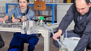 Im Bioraffinerie-Technikum der Universität Hohenheim wird Stärke zu HMF in wässriger Lösung umgewandelt. (Bild: Universität Hohenheim / Max Kovalenko)