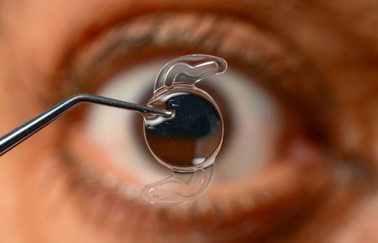 Perché gli elastomeri e i siliconi vengono utilizzati così spesso nel settore medico? Un fattore fondamentale è la biocompatibilità degli elastomeri. I siliconi medicali presentano di norma una tossicità molto bassa e un’elevata compatibilità con i tessuti biologici.(Bild:  © Mohammed - stock.adobe.com)