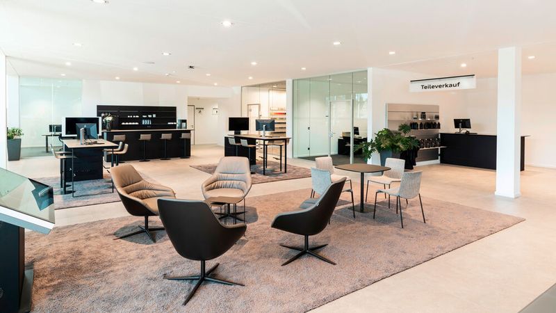 Innen setzt der Hersteller auf warme Farben. (Bild: Audi)