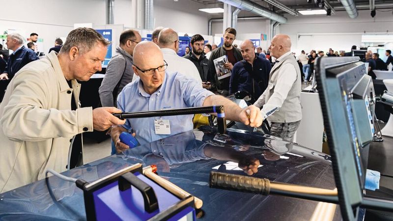 Auf den WKST kein Problem: einfach mal ein Werkzeug wie dieses selber ausprobieren.  (Bild: Stefan Bausewein)