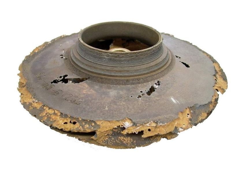 Mit Störungsfrüherkennung wäre das vermutlich nicht passiert: Ein durch Kavitation zerstörtes Laufrad. Bild: Herborner (Archiv: Vogel Business Media)